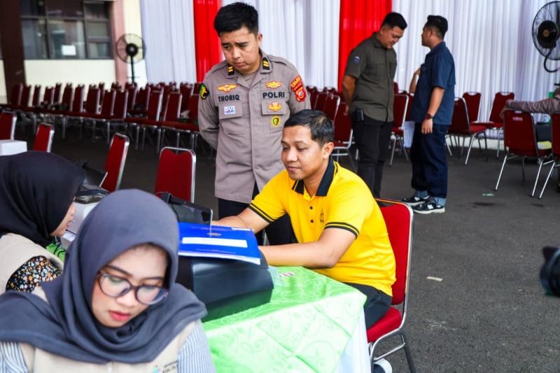 Kapolres Karawang Pimpin Personel Ikuti Medical Check-Up Tahunan, Jaga Kebugaran Personil