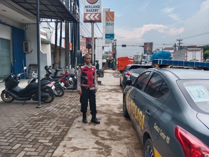 Polsek Klari Patroli Objek Vital Perbankan Pastikan Aman Kondusif