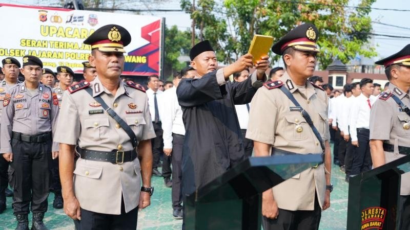 Polresta Karawang Gelar Sertijab Kapolsek Jajaran, Kombes Pol Mario Prahatinto Tegaskan Penguatan Pelayanan Publik