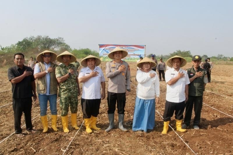 Polres Subang Tanam Jagung Serentak Kuartal III, Perkuat Ketahanan Pangan dan Ekonomi Masyarakat