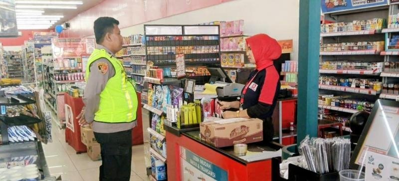 Polsek Telagasari Laksanakan Patroli Rutin di Sekitar Pertokoan dan Objek Vital