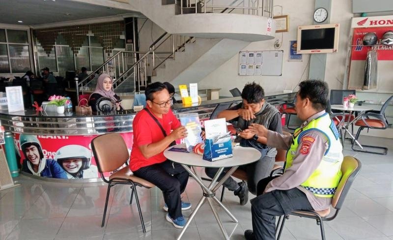 Pak Bhabinkamtibmas Polsek Telagasari Sambangi Warga Binaan Untuk Sebar Himbauan Kamtibmas