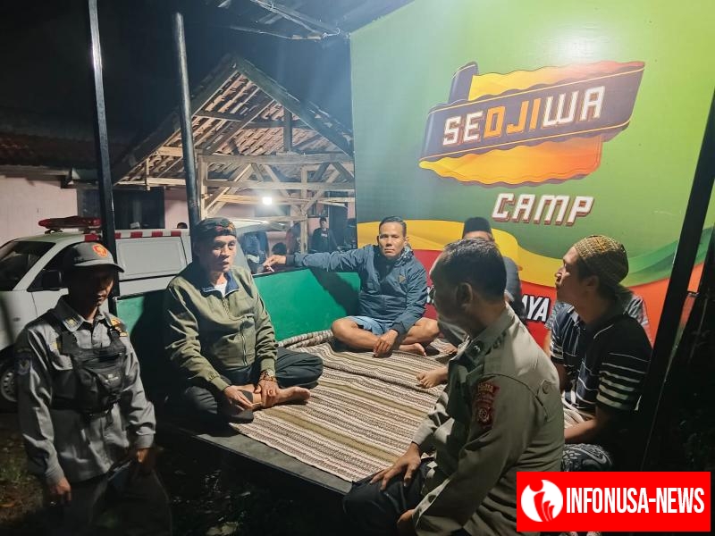 Sambang Warga di Poskamling Ciakar Desa Cintawargi, Bhabinkamtibmas Polsek Tegalwaru Ajak Waspada