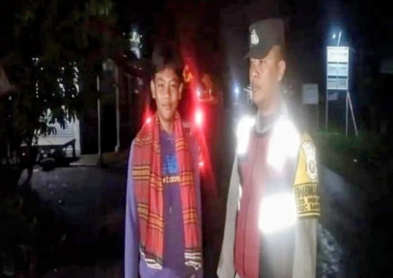 Brigadir Alpian Bhabinkamtibmas Ikut Serta Dalam Giat Ronda Bersama Warga