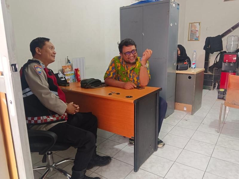 Sambang Kantor FIF Loji Personil Polsek Tegalwaru Imbau Humanis Warga Waspada