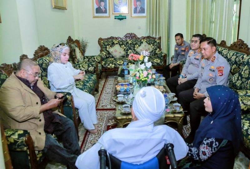 Kapolda NTB Dampingi Aboe Bakar Al-Habsyi Silaturahmi ke TGH Turmudzi Badruddin