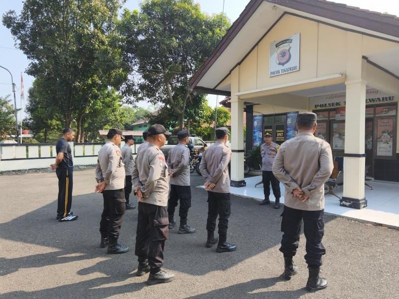 Jelang Kegiatan Rutin, Polsek Tegalwaru Gelar Apel Pagi Tingkatkan Koordinasi Antar Personil