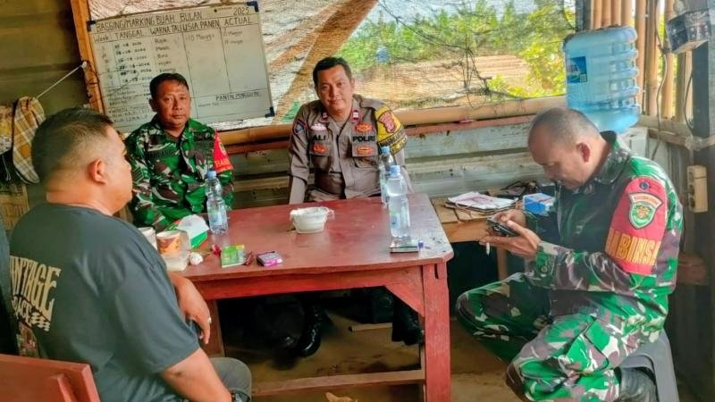 Sinergitas TNI-POLRI Polsek Klari Melakukan Sambang Kepada Warga Binaan Dan Sampaikan Himbauan Kamtibmas
?