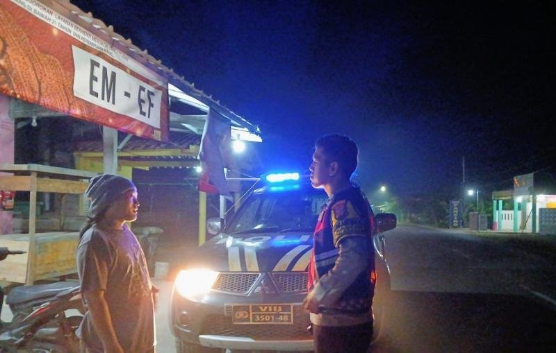 Upaya Menjaga Kondusivitas Lingkungan, Bhabinkamtibmas Polsek Telagasari Gencar Lakukan Patroli Malam