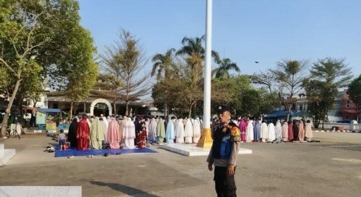 Personel Polsek Klari Lakukan Pengamanan Pelaksanaan Salat Istisqa