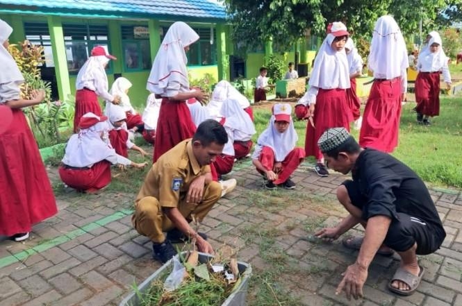 Ramadan Hijau di Karawang, Sekolah Tanamkan Cinta Ibadah dan Cinta Lingkungan