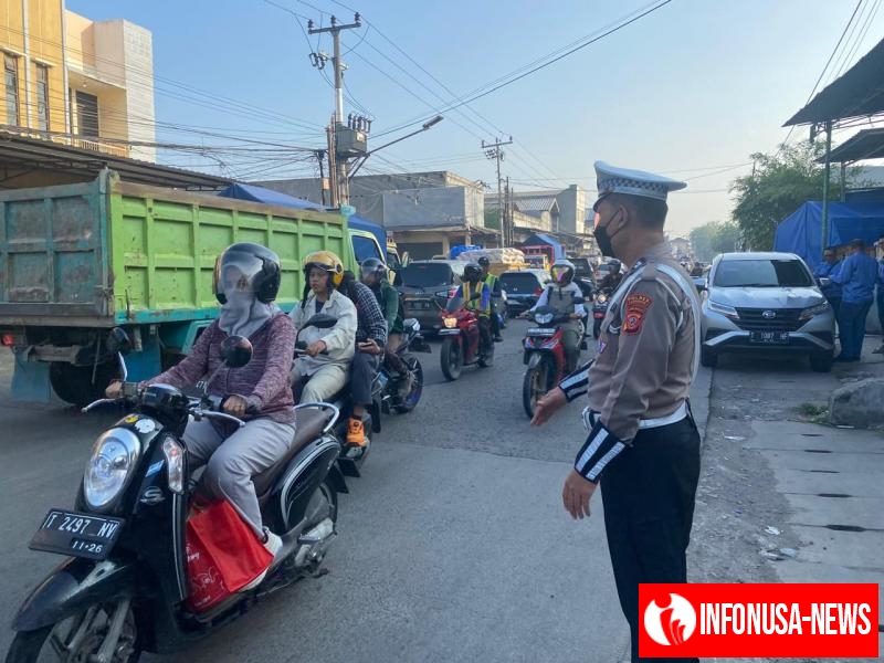 Antisipasi Kemacetan, Satlantas Polres Karawang Laksanakan Gatur Pagi di Jalan Raya