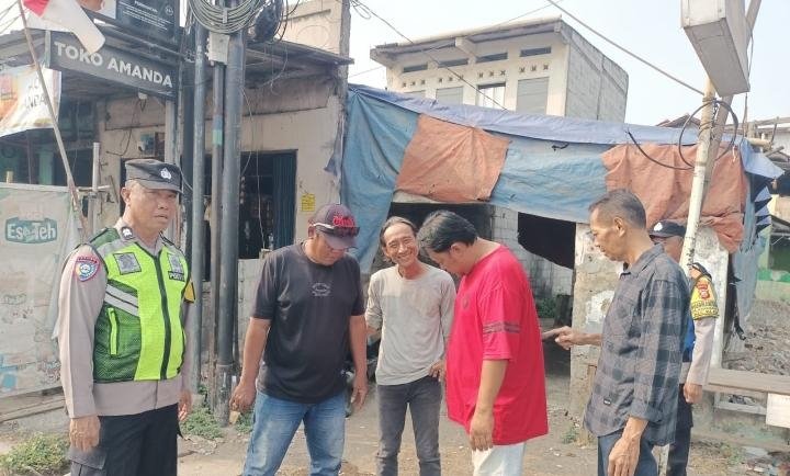 Personil Gabungan Piket Fungsi Polsek Klari Laksanakan Patroli Antisipasi Premanisme dan Pungli
