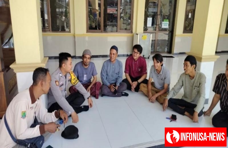 Anggota Polsek Banyusari Brigadir Alpian Melaksanakan Sosialisasikan Bahaya Judi Online Kepada Masyarakat