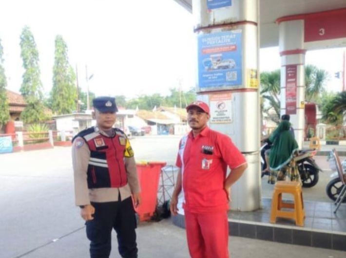 Upaya Brigadir Alpian Kunjungi SPBU, Prekat Polsek Banyusari Berikan Rasa Aman