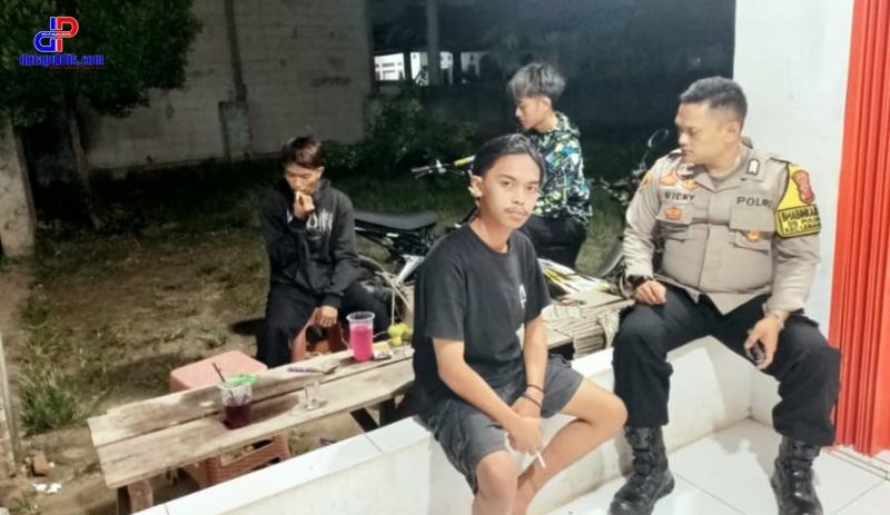 Personel Polsek Lemahabang Imbau Remaja Hindari Peredaran Dan Penyalahgunaan Obat TerlarangPOLRES KARAWANG POLDA JABAR – Personel 