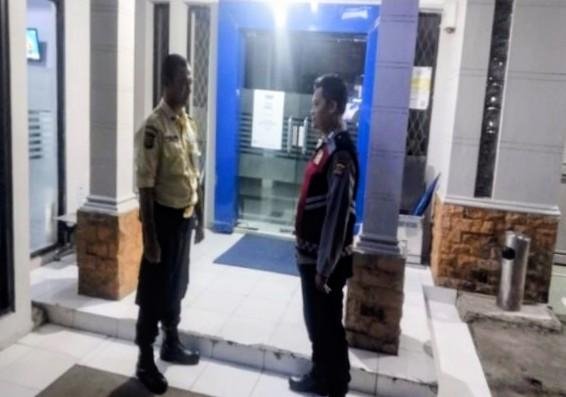 Kunjungi Bank BRI Gempol Patroli Prekat Polsek Banyusari di Malam Hari