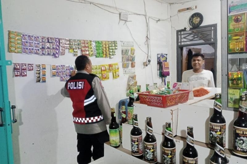 Upaya Guna Antisifasi Gukamtibmas, Rutin menghimbau toko jamu untuk tidak menjual miras di wilayah hukum polsek tempuran res karawang.