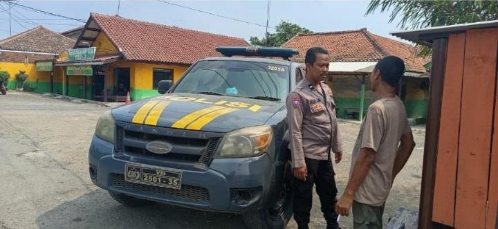Personil Polsek Jatisari Sampaikan Nomor Lapor Pak Kapolres Ke Warga Jatisari