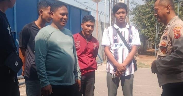 Bhabinkamtibmas Polsek Jatisari Sosialisasikan Himbauan Kamtibmas Kepada Warga Mekarsari