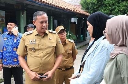 Wali Kota Bekasi Sidak SMPN 52, Oknum TU Diduga Kirim Konten Tak Senonoh ke Siswi
