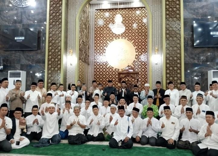 Wali Kota Bekasi Tarawih Keliling di Masjid Jami Nurul Ikhwan, Bangun Kedekatan dan Sampaikan Arah Pembangunan Kota