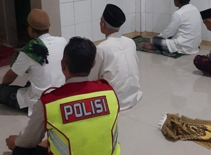 Jalin Silaturahmi Dan Pererat Ukhuwah Dengan Alim Ulama Polsek Pakisjaya Giat Subuh Keliling (SULING) Di Musolah Nurul Iman