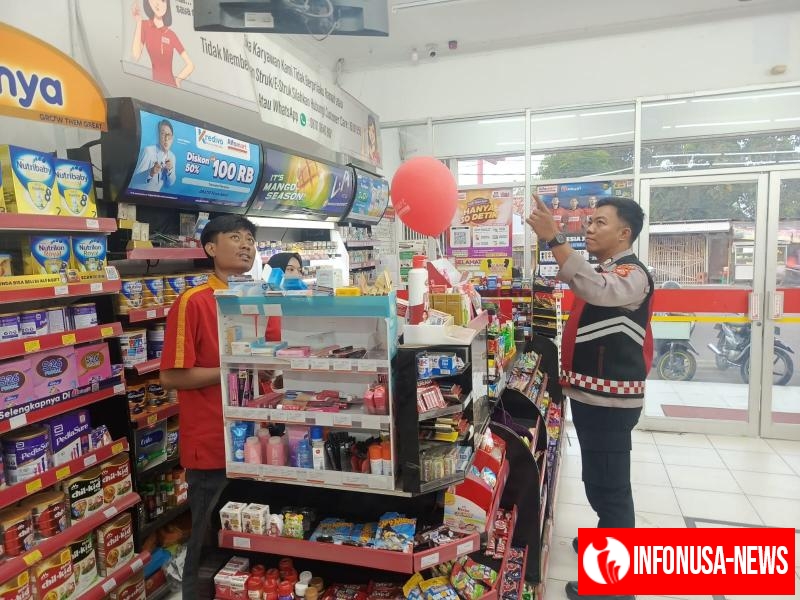 Upaya Rutin dilaksanakan Anggota Polsek Tempuran Polres Karawang, Patroli Ke pertokoan Wilayah hukumnya Antisipasi Guan Kamtibmas.