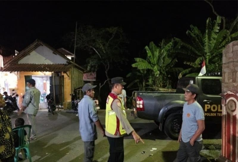 Personil Polsek Tegalwaru Giat Patroli Malam di Wilayah Palasari Desa Kutalanggeng Imbau Warga Waspada
