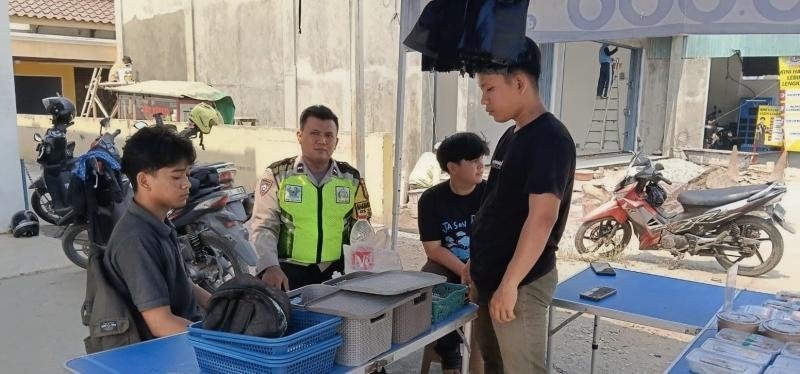 Pak Bhabinkamtibmas Polsek Telagasari Sebar Himbauan, Cegah C3
