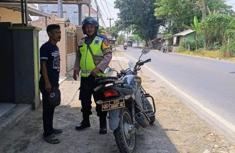Polsek Banyusari Dekat dengan Warga, Aipda Abdul Rahman Edukasi Bahaya TPPO demi Keselamatan Masyarakat