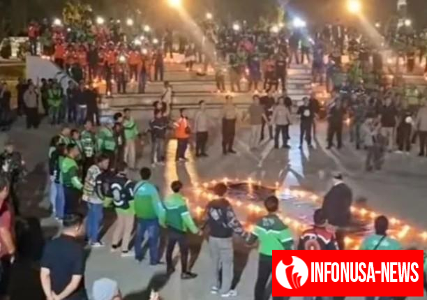 Momen Haru Aksi Damai Ojol Subang Bersama TNI/Polri, Berdoa dan Bernyanyi Bersama.