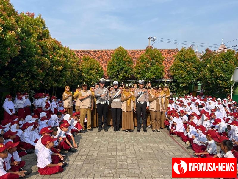 Unit Kamsel Satlantas Polres Karawang Gelar Police Goes to School, Sapa dan Edukasi Murid SDN Karawang Wetan 1