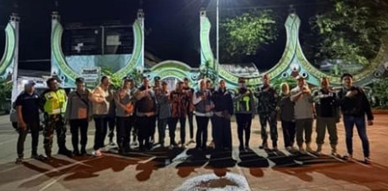 Kapolsek Lemahabang Pimpin Patroli KRYD Tiga Pilar Malam Hari