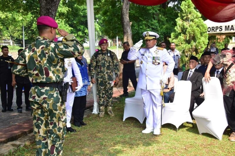 PANGKORMAR PIMPIN UPACARA PEMAKAMAN MILITER ALMARHUM LETJEN TNI MAR (PURN) SUHARTO DI TMPN KALIBATA