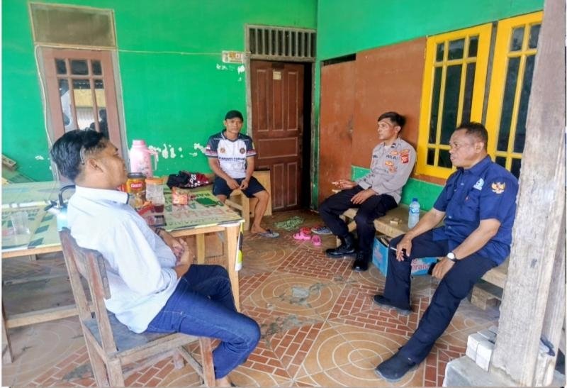 Bhabinkamtibmas Polsek Pangkalan Laksanakan Sambang Humanis ke Warga Kampung Citaman