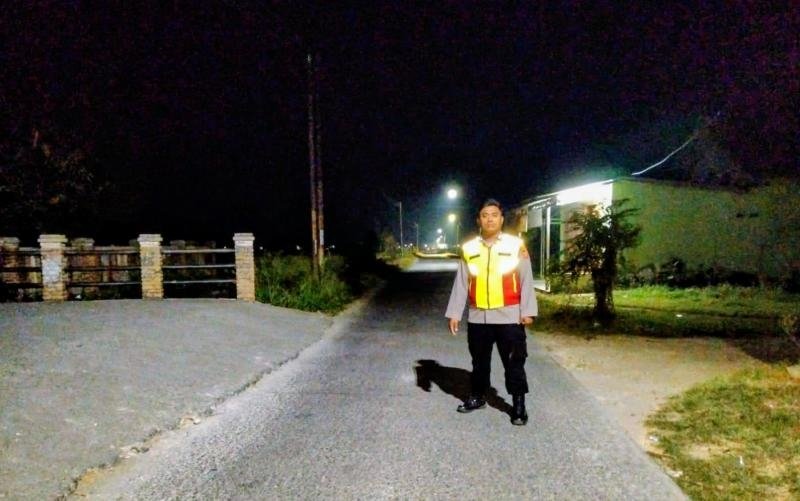 Anggota Polsek Batujaya laksanakan Patroli Prekat dalam rangka Antisipasi Kenakalan Remaja