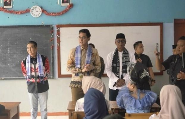 Menjaga Sekolah, Menjaga Masa Depan: Wabup Sumedang Pastikan Lingkungan Belajar yang Layak
