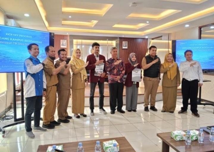 Mahasiswa UNSIKA Turun ke Desa, Digitalisasi Karawang Dimulai dari Akar Rumput