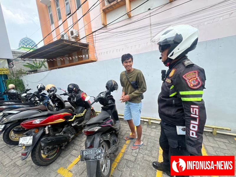 Polantas Menyapa, Gaungkan Sosialisasi Kamseltibcarlantas Kepada Warga Karawang