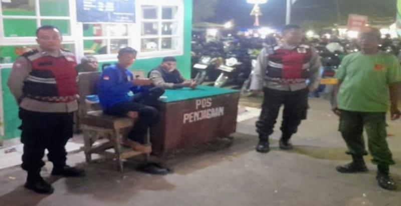 Aipda Dian Personel Polsek Lemahabang Imbau Petugas Jaga Situs Budaya Makam Syekh Quro Untuk Tetap Pertahankan Kamtibmas