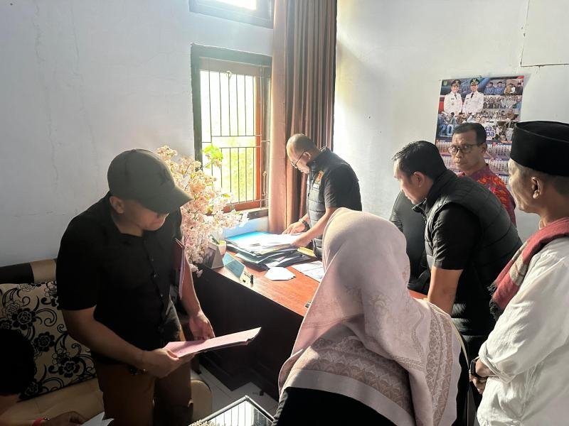 Bongkar Pungli Ditreskrimsus Polda NTB Geledah Dikpora Bima