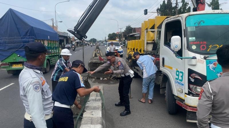 Jelang Arus Mudik, Satlantas Polres Karawang Tutup Akses U turn di Sepanjang Jalur Pantura