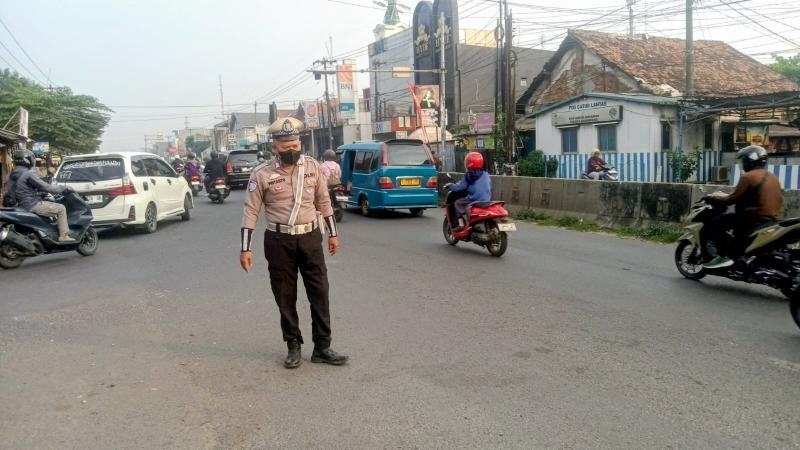 Unit Lantas Polsek Klari Hadir di Tengah Masyarakat, Wujudkan Keamanan dan Kelancaran Arus Lalu Lintas
