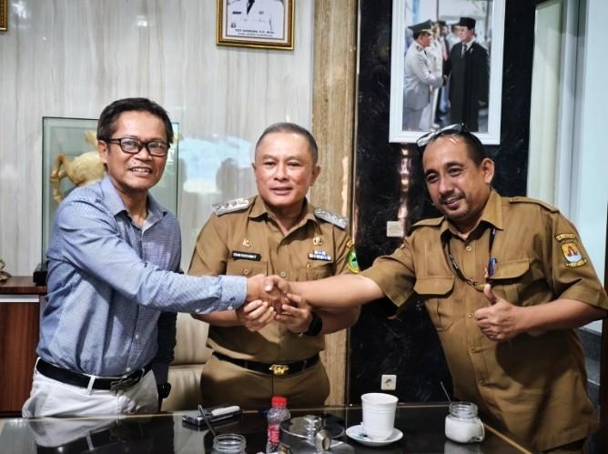 Bupati Kuningan Dudukkan PDAM dan Desa Cikalahang, Dialog Humanis Dibuka untuk Akhiri Ketegangan 