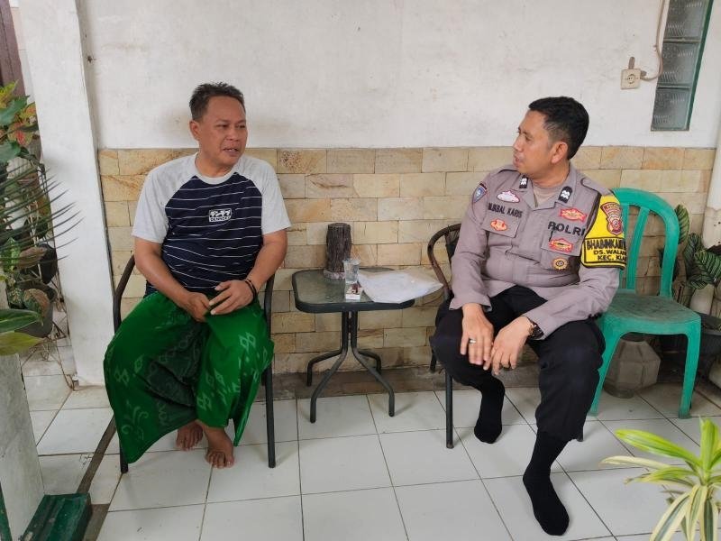 Bhabinkamtibmas Polsek Klari Berikan Nomor Layanan Kepolisian Kepada Warga Binaan