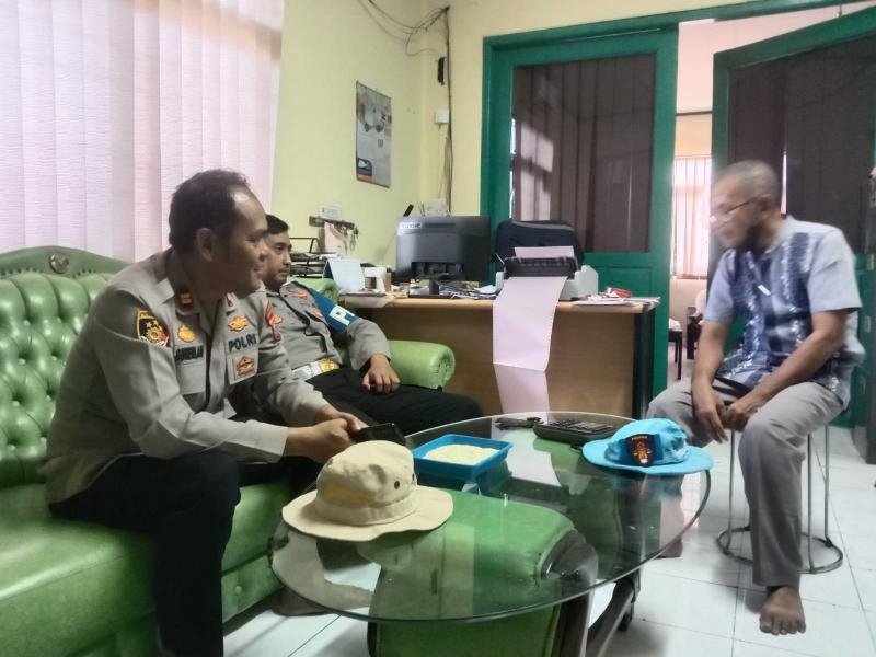 Kapolsek Kotabaru Laksanakan Silaturahmi Kamtibmas Sambangi Tokoh Masyarakat Desa Pangulah Baru