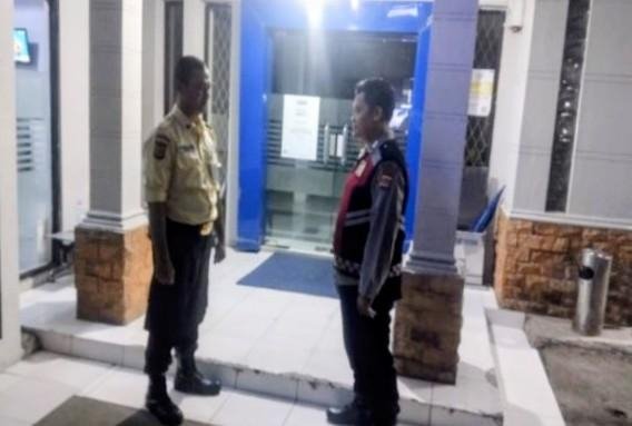 Upaya Kunjungi Bank BRI Gempol Patroli Prekat Polsek Banyusari di Malam Hari