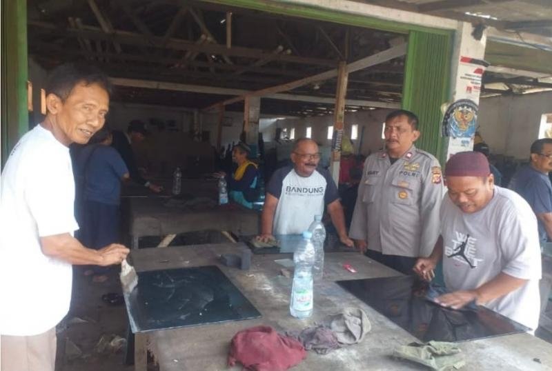 Upaya Polisi Polsek Banyusari Melaksanakan Sosialisasikan Bahaya Judi Online Kepada Masyarakat