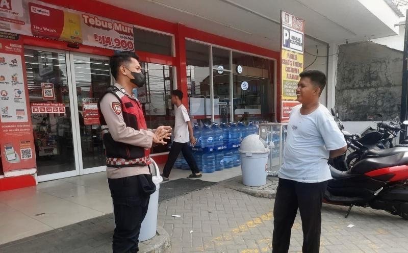 Pak Bhabinkamtibmas Polsek Telagasari Beri Himbauan Masyarakat Untuk Waspada Terhadap TPPO